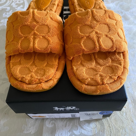 New Coach Bridgett Terry slides. Papaya 7. 5B and 8.5B NWB - Picture 3 of 4